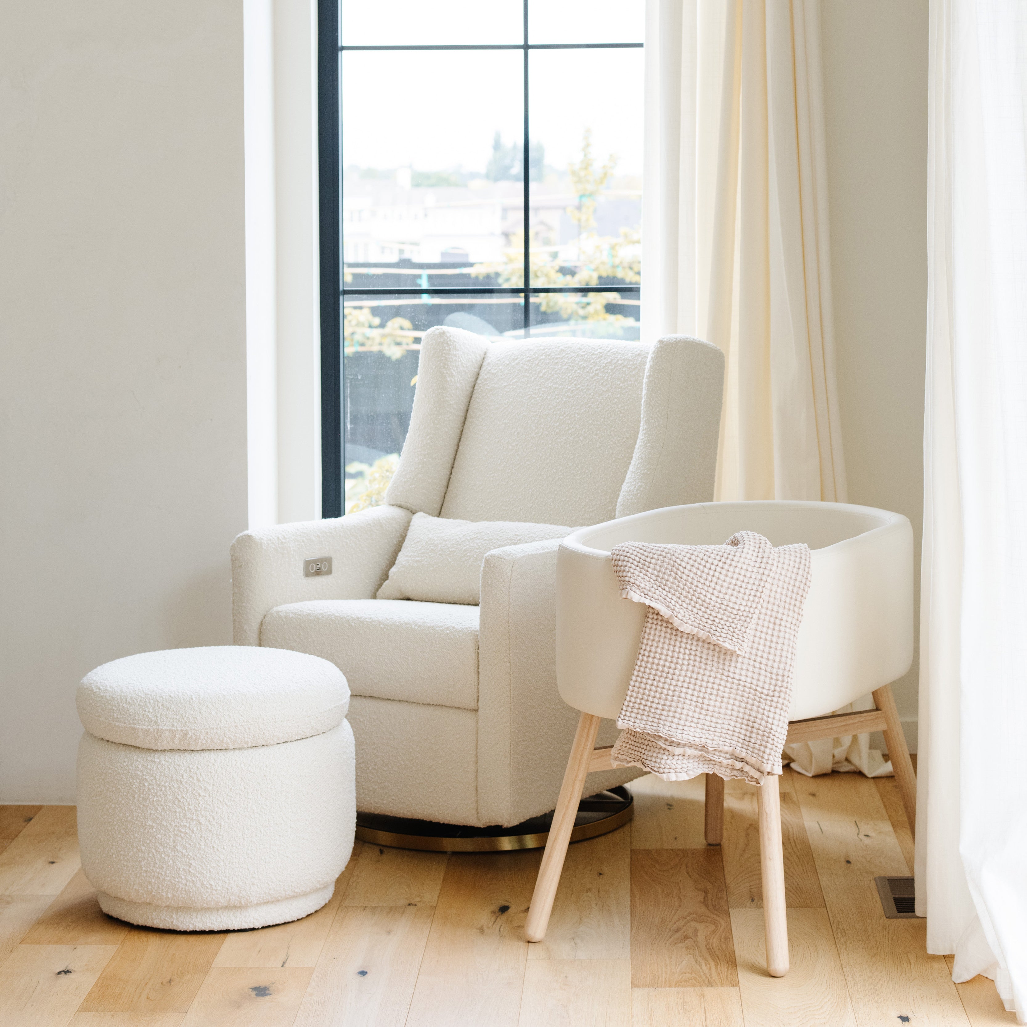 M26834GYLB,Babyletto,babyletto x GATHRE Capsule Bassinet in Ivory