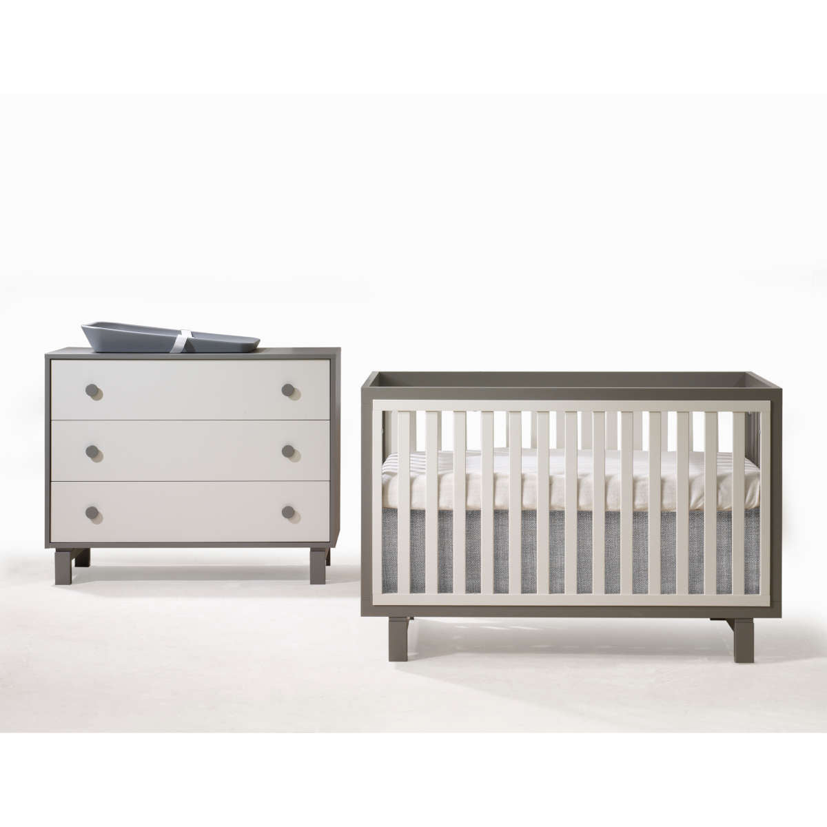 Tulip Bjorn Collection Classic Crib + 3-Drawer Dresser Set