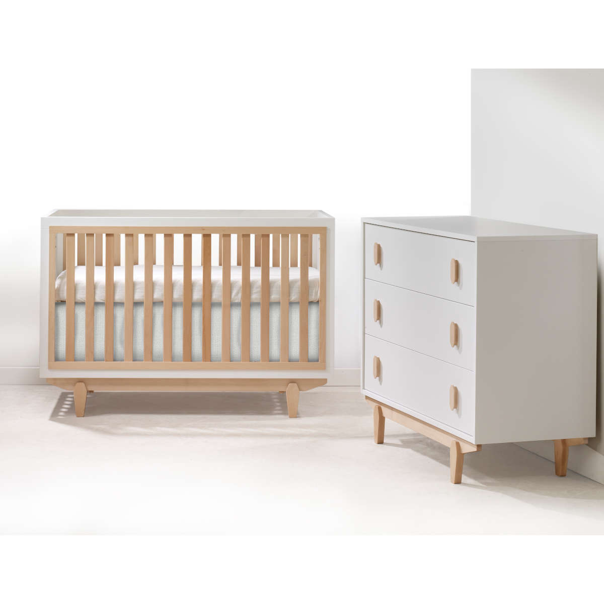 Tulip Tate Collection Classic Crib + 3-Drawer Dresser Set