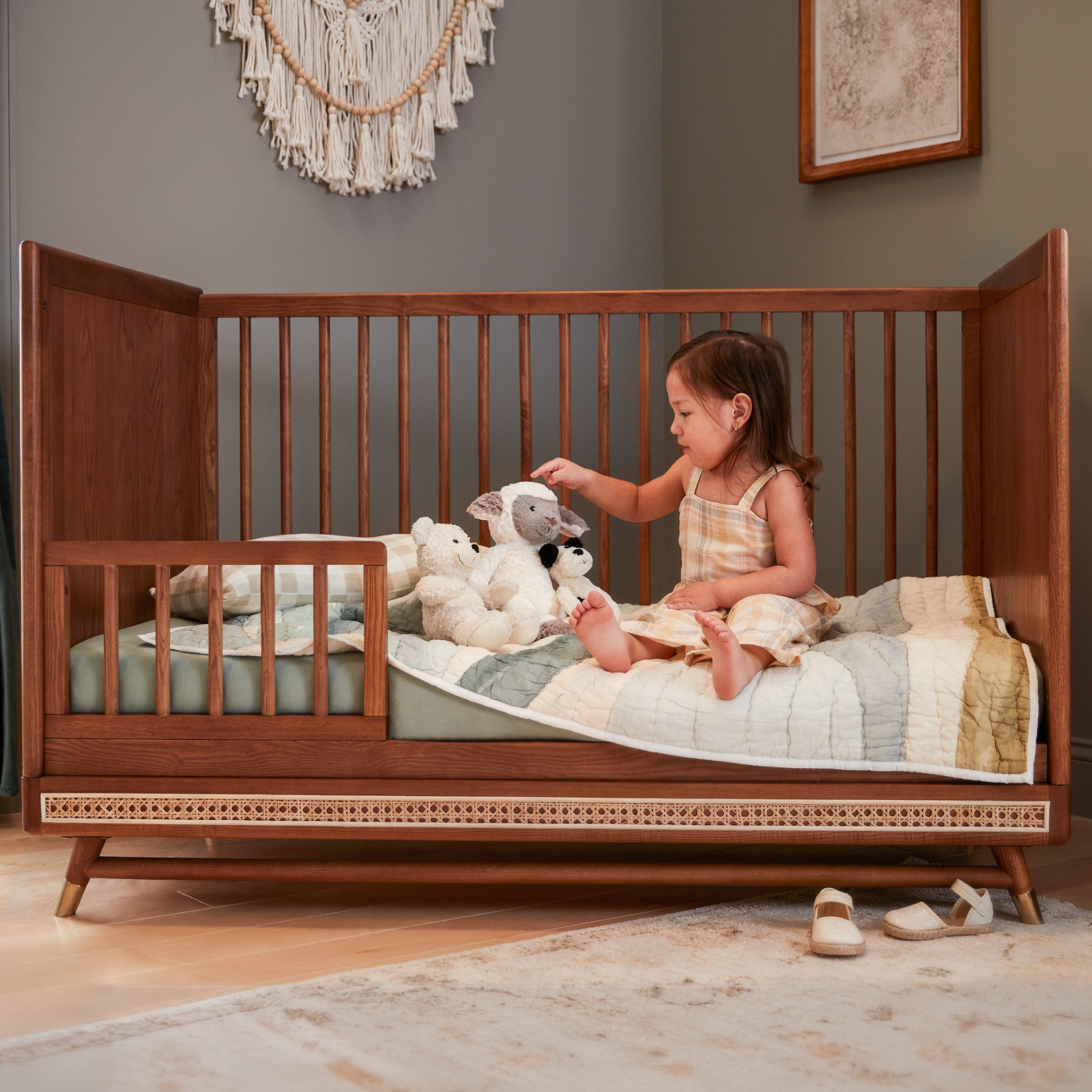Maxi-Cosi Nursery Everheart 4-in-1 Convertible Crib with Toddler Bed/Daybed Conversion Kit